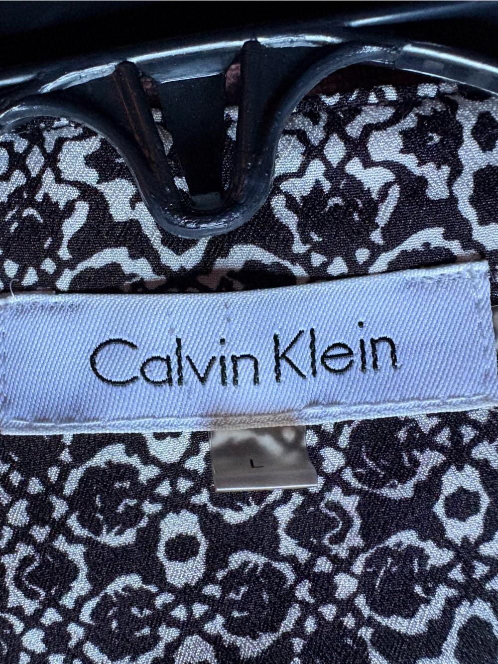 Calvin Klein Black Tan & White Geometric Pattern Button Down Top- Size Large - Picture 7 of 8